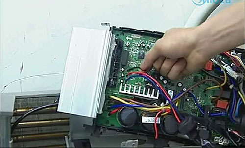 让胡路美的空调电话是多少