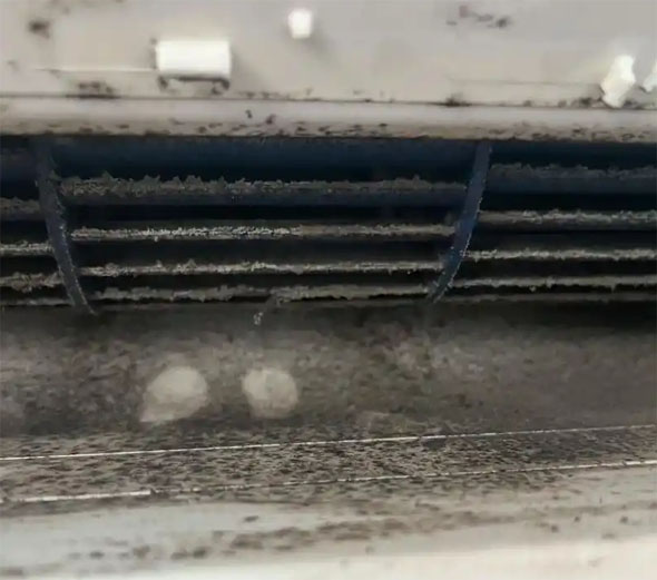 让胡路空调吹的风有股烧焦味是怎么回事