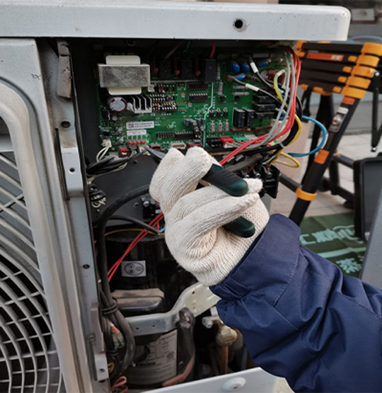  让胡路维修空调不制热